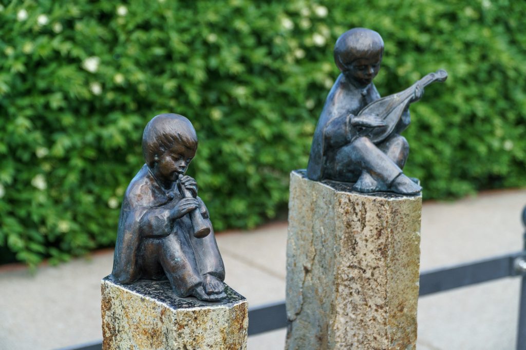 Ferienhof Schlumm - Bronze Statuen in Binz - Insel Rügen