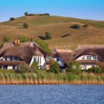 Ferienhof Schlumm - Häuser mit Reetdecher auf der Insel Rügen